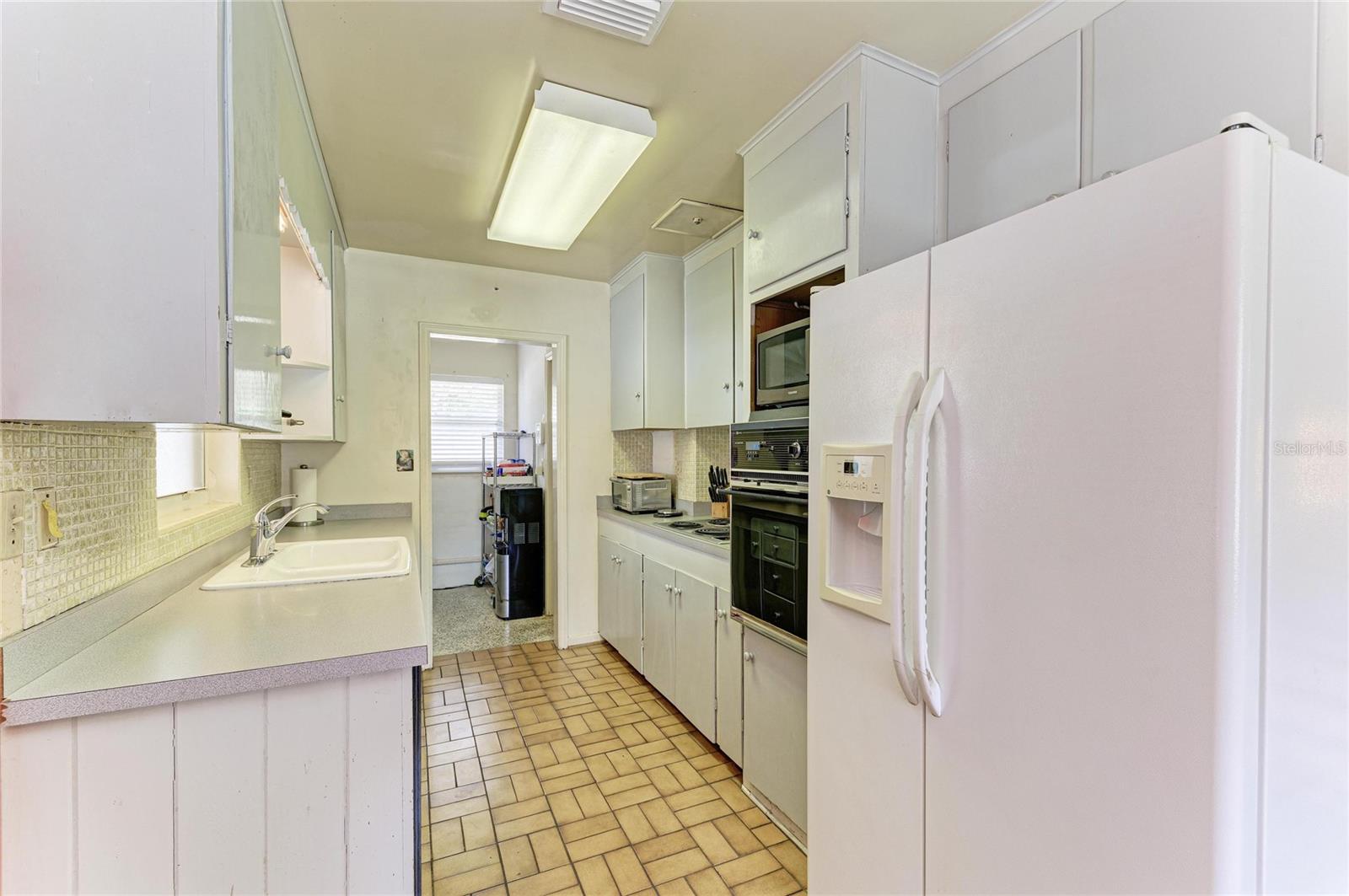 Image 23 of 36 For 2286 Hyde Park Street