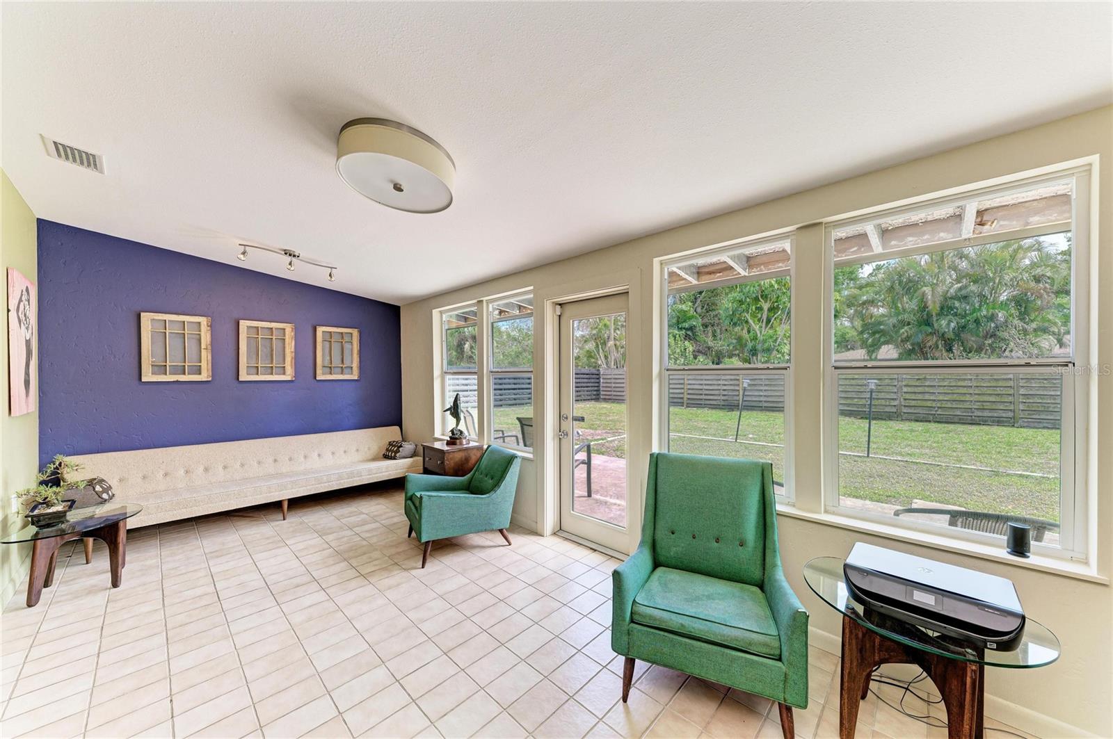 Image 27 of 36 For 2286 Hyde Park Street