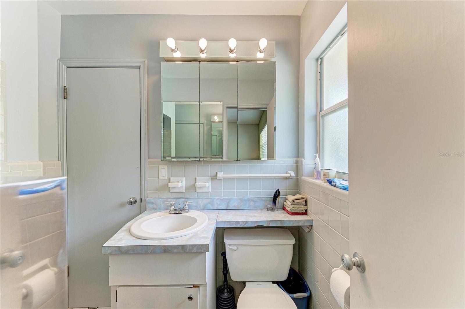 Image 28 of 36 For 2286 Hyde Park Street