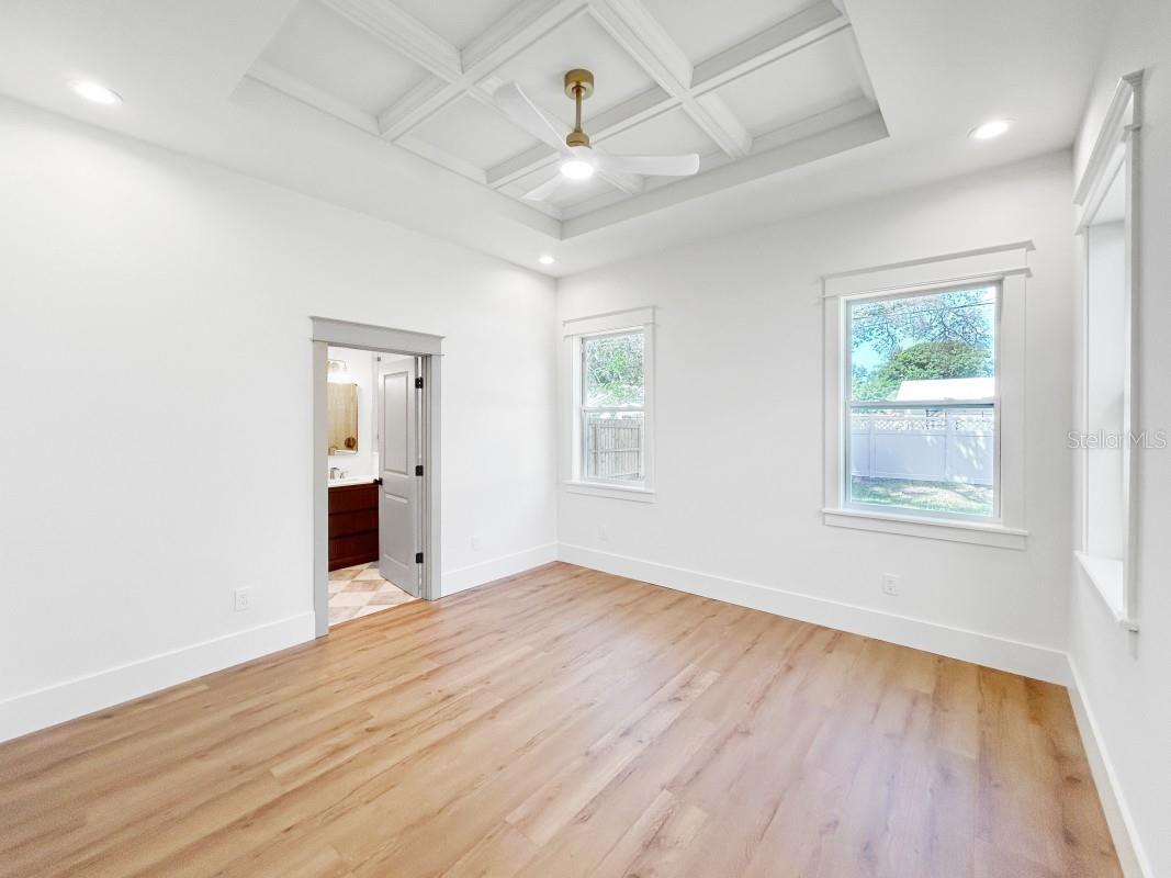 Listing photo id 10 for 1607 Gray Street S