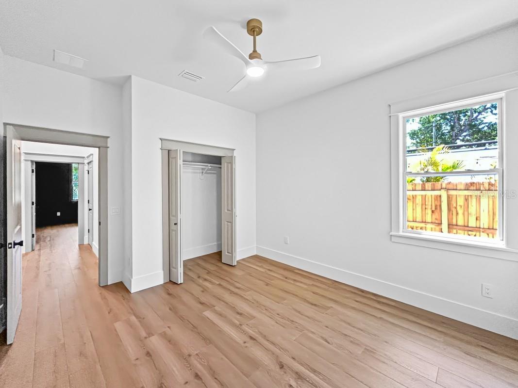 Listing photo id 14 for 1607 Gray Street S