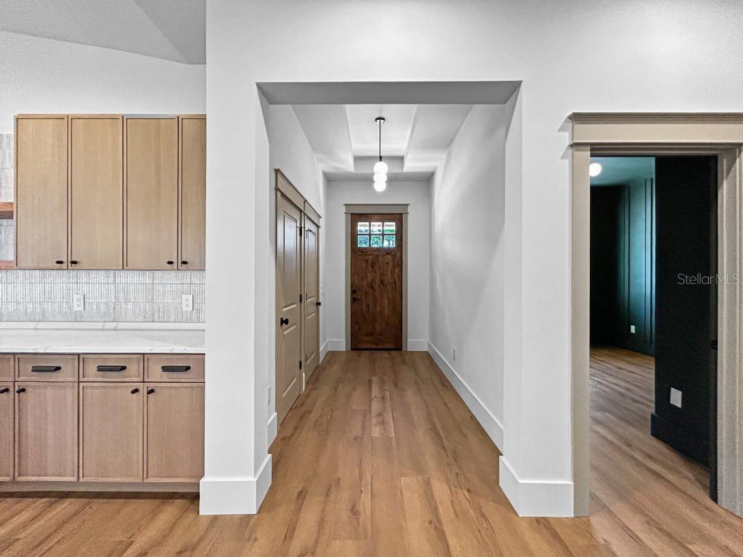 Listing photo id 16 for 1607 Gray Street S