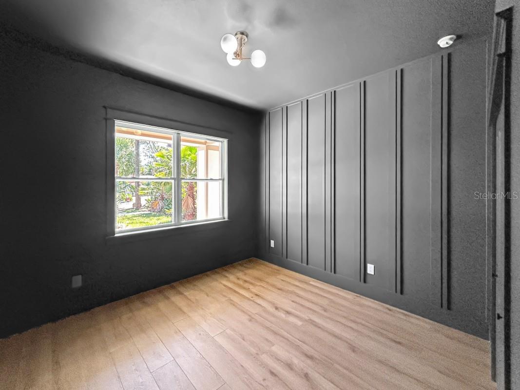 Listing photo id 18 for 1607 Gray Street S