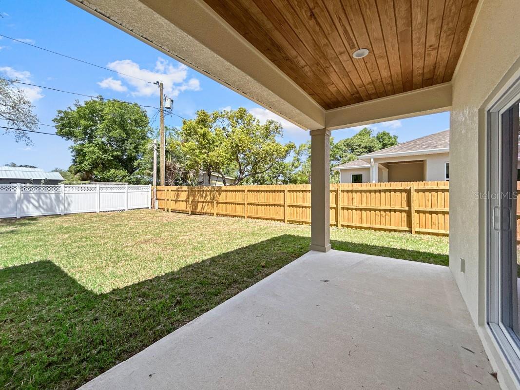 Listing photo id 1 for 1607 Gray Street S