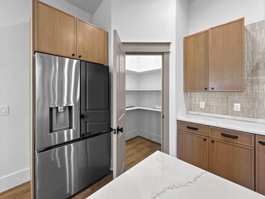 Listing photo id 4 for 1607 Gray Street S