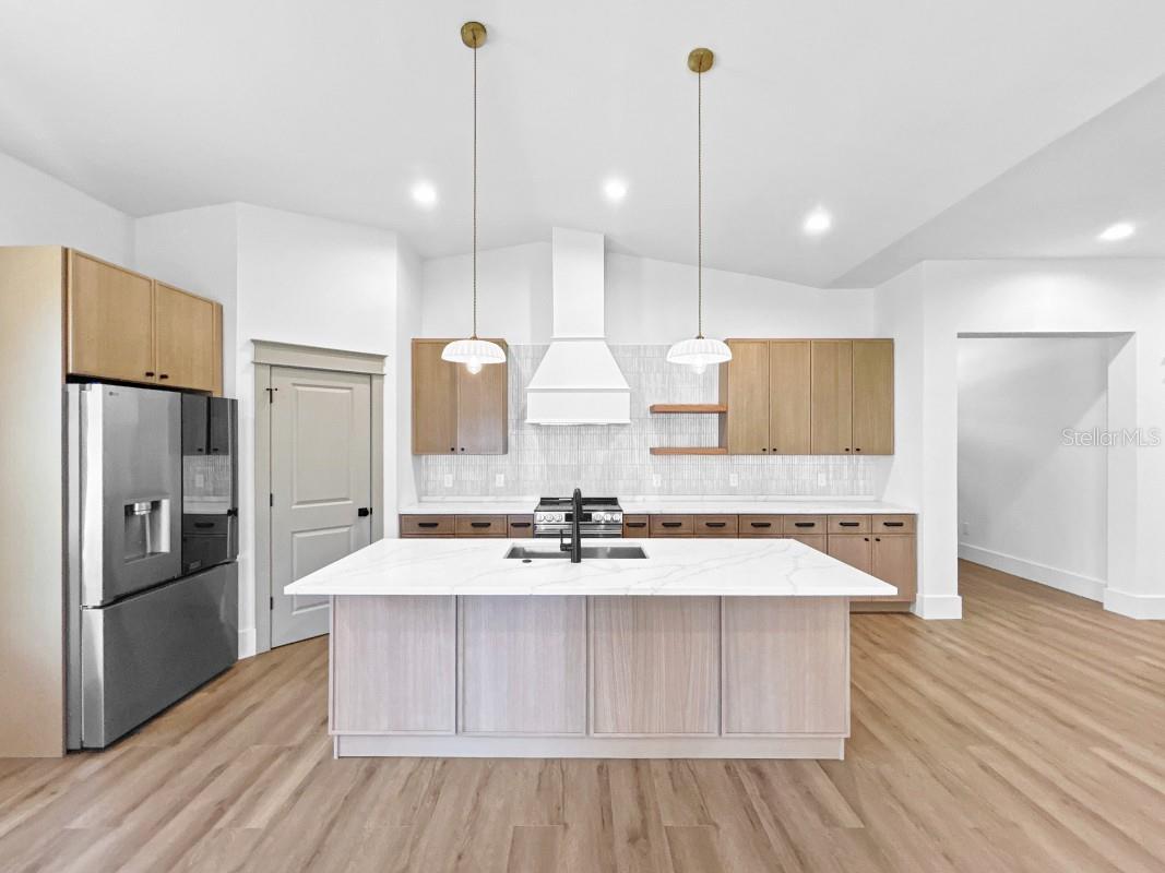 Listing photo id 7 for 1607 Gray Street S