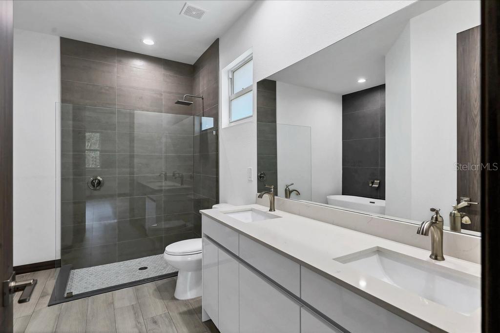 Image 11 of 16 For 5238 Fries Avenue