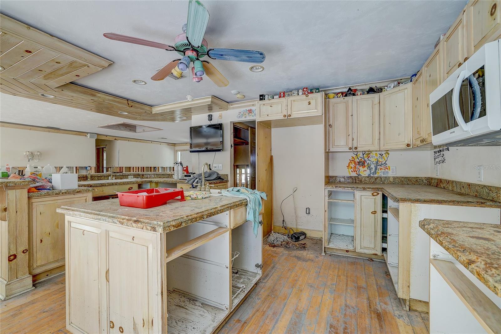 Image 15 of 64 For 226 Ogden Street