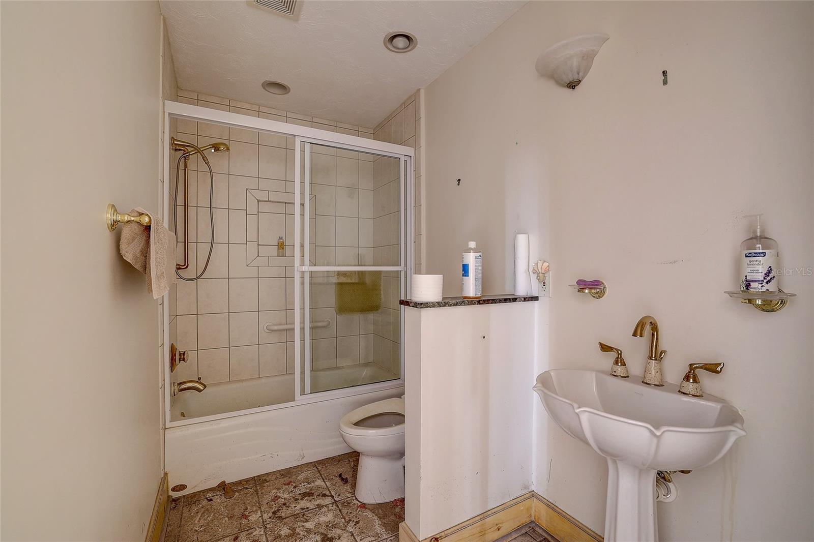 Image 23 of 64 For 226 Ogden Street