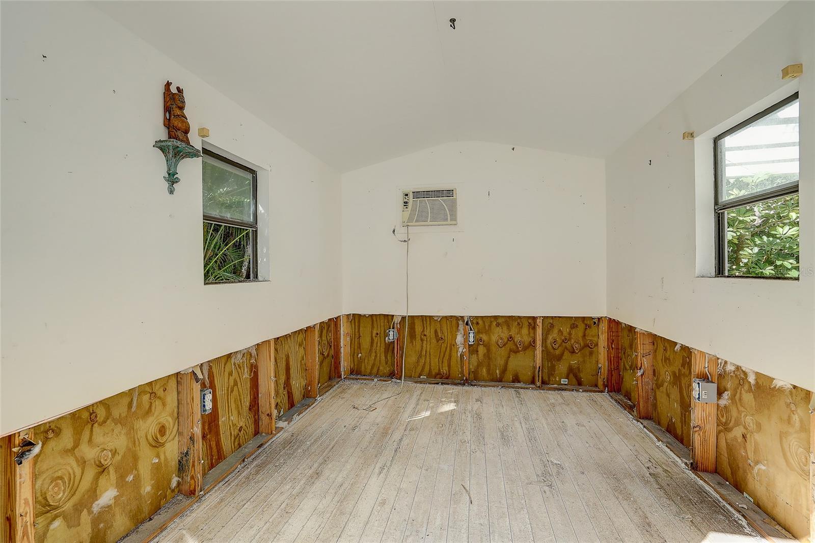 Image 33 of 64 For 226 Ogden Street