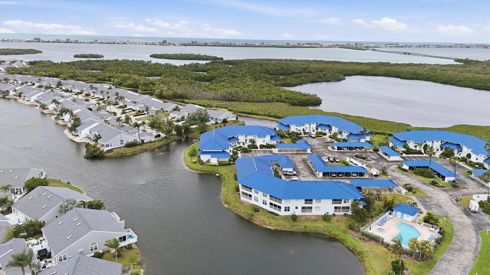 Image 40 of 62 For 972 Sandpiper Circle 972