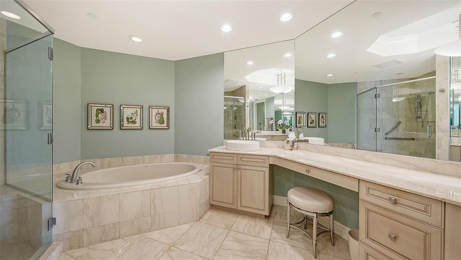 Image 21 of 80 For 990 Blvd Of The Arts  604