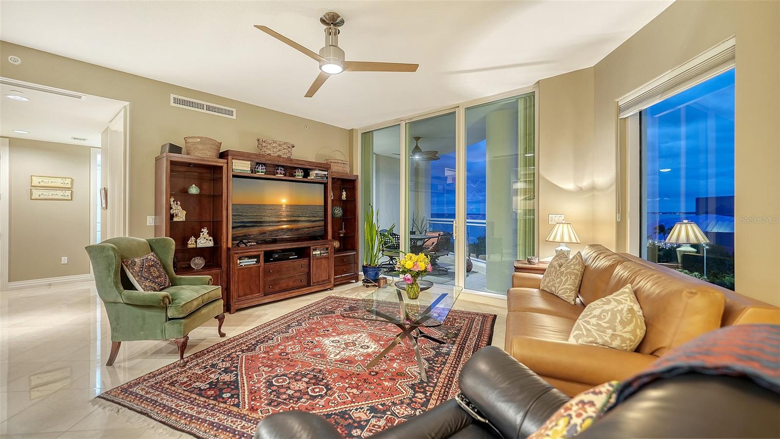 Image 33 of 80 For 990 Blvd Of The Arts  604