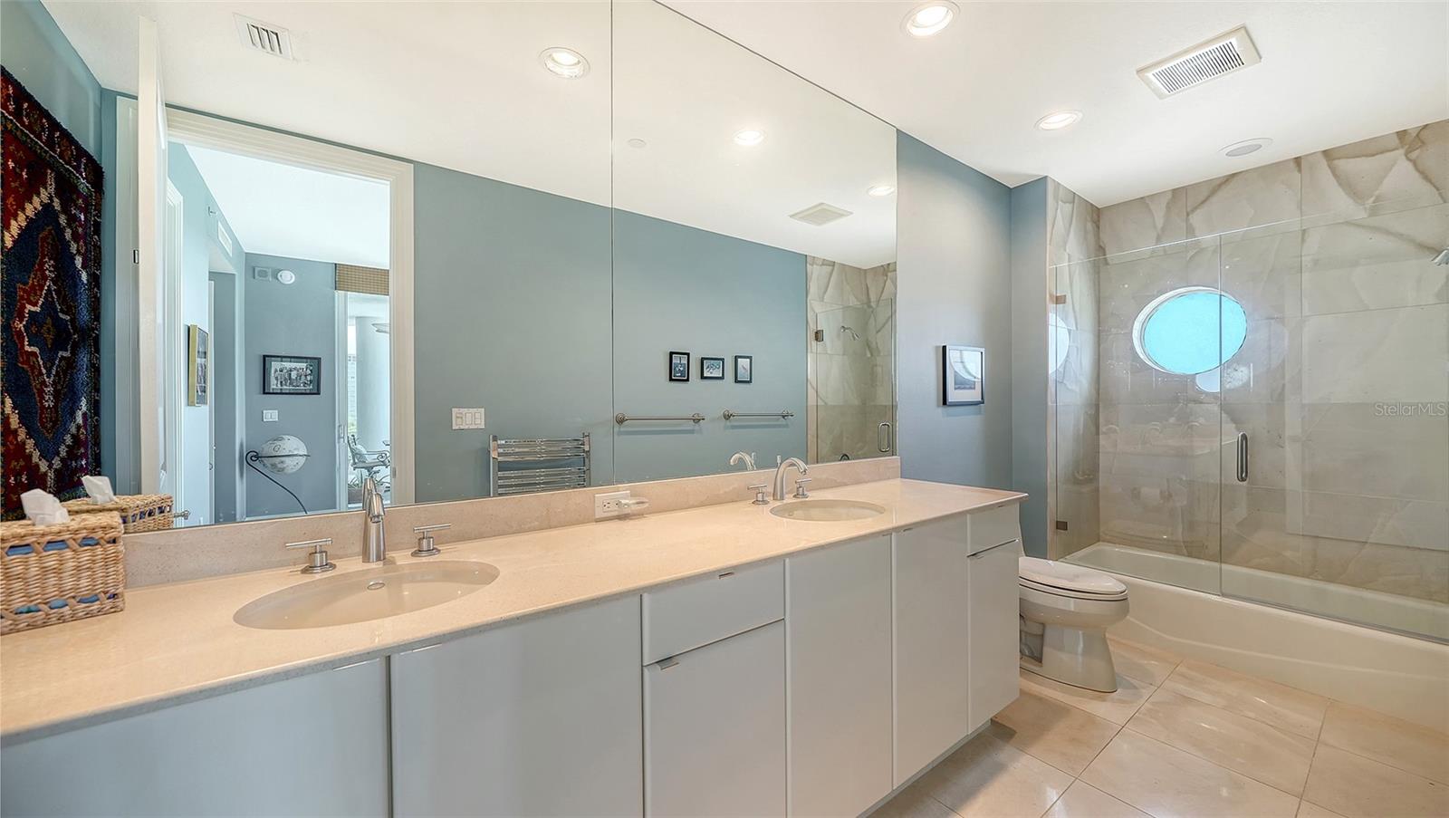 Image 42 of 80 For 990 Blvd Of The Arts  604