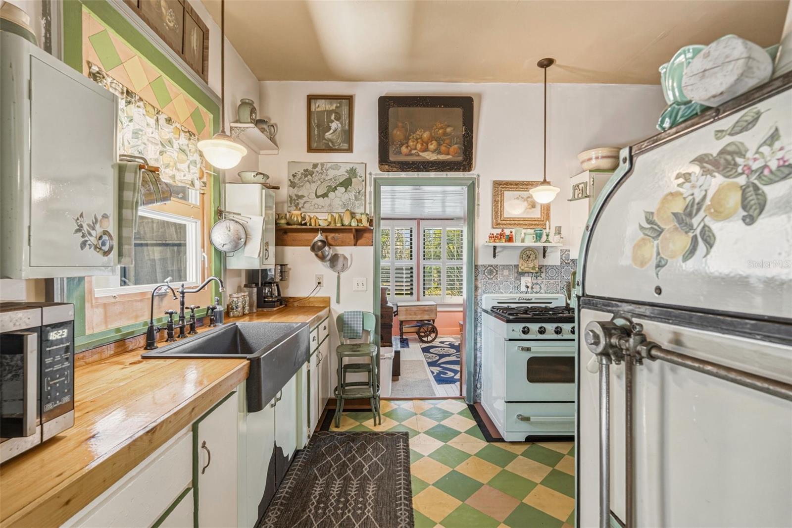 Image 13 of 45 For 223 Monroe Avenue