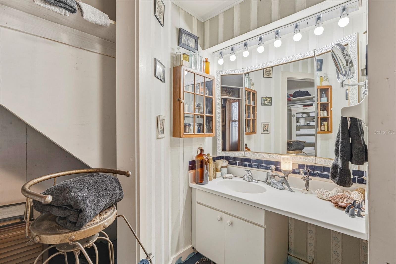 Image 26 of 45 For 223 Monroe Avenue