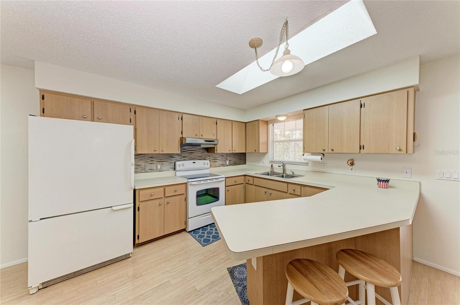 Image 13 of 50 For 517 Spring Avenue