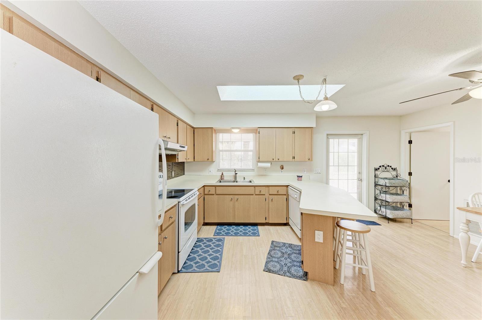 Image 16 of 50 For 517 Spring Avenue