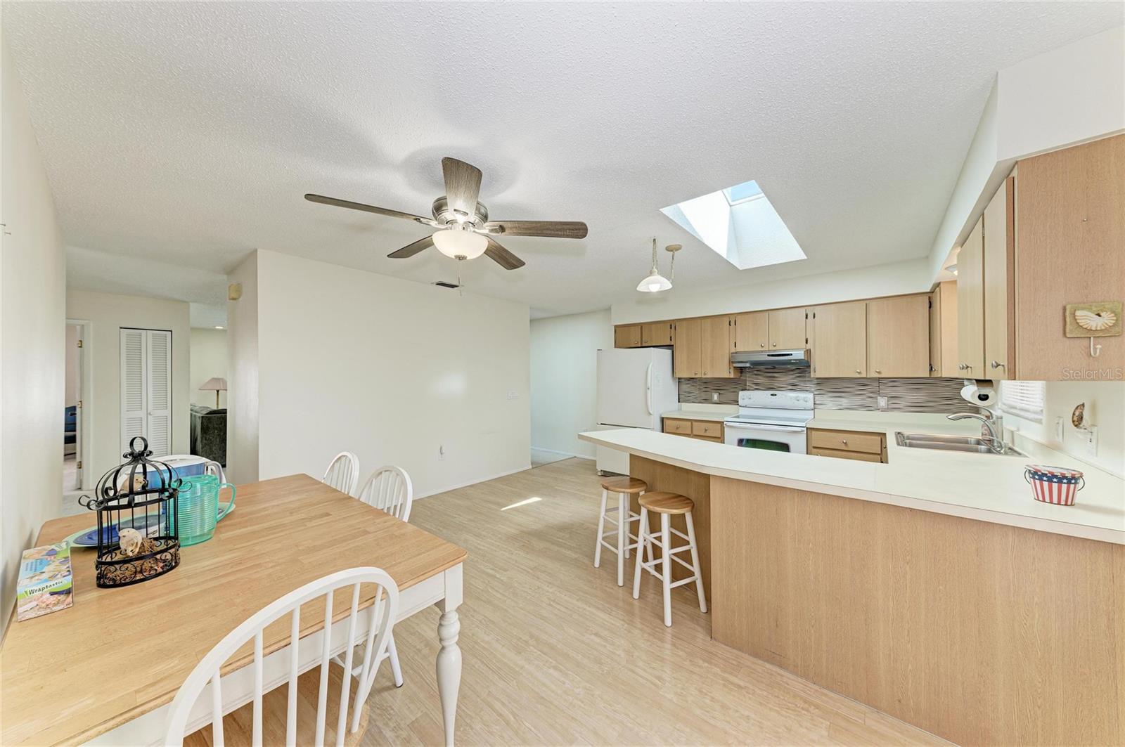 Image 17 of 50 For 517 Spring Avenue