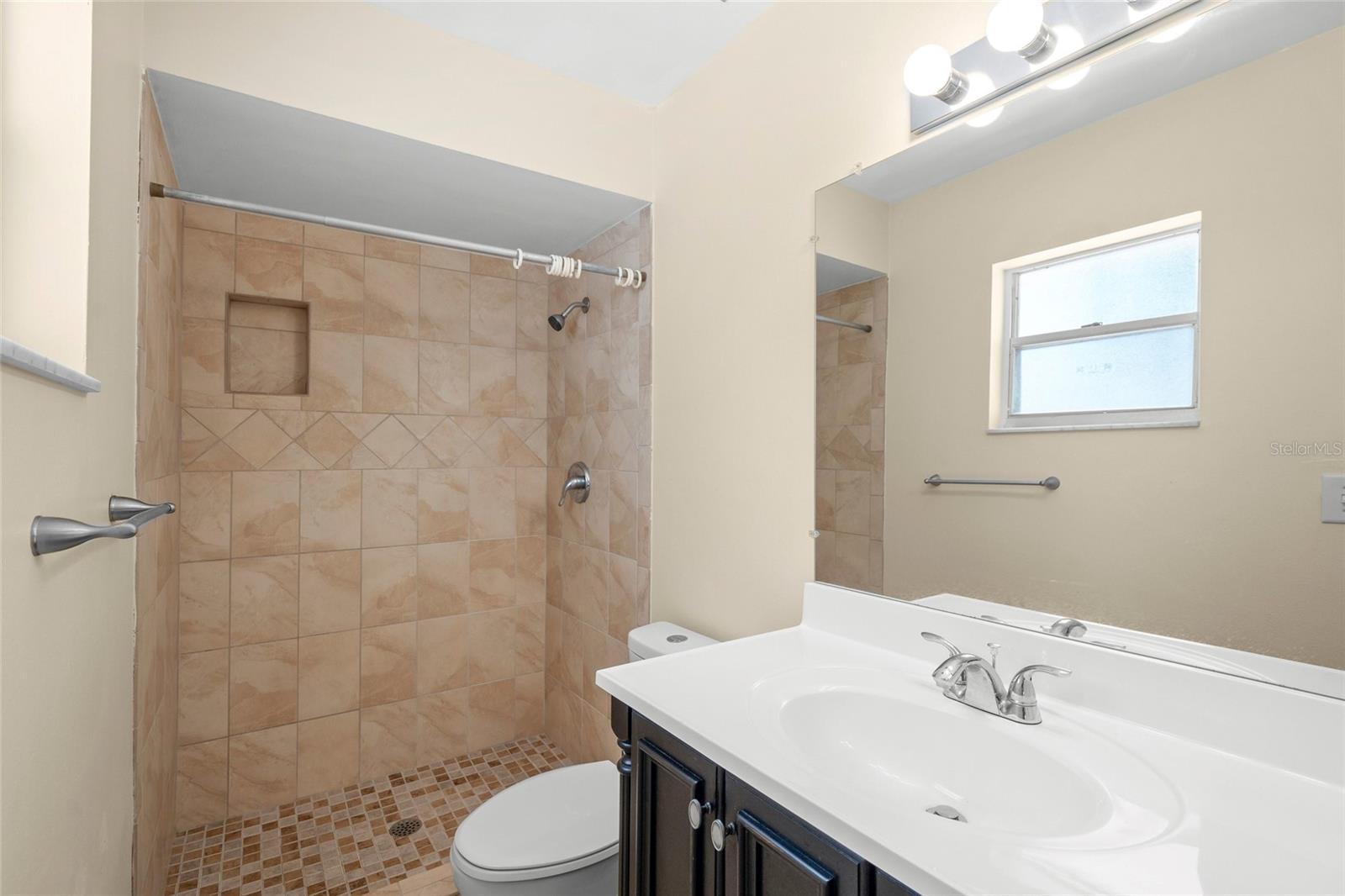 Image 14 of 41 For 1036 Hope Street