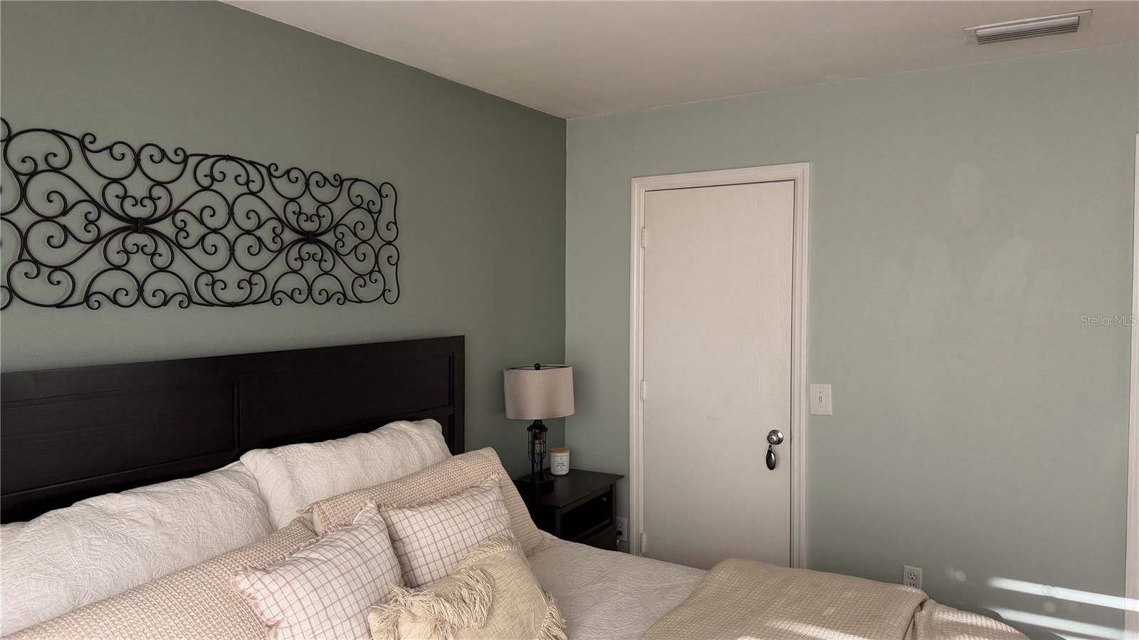 Image 9 of 14 For 17437 82nd Albemarle Avenue