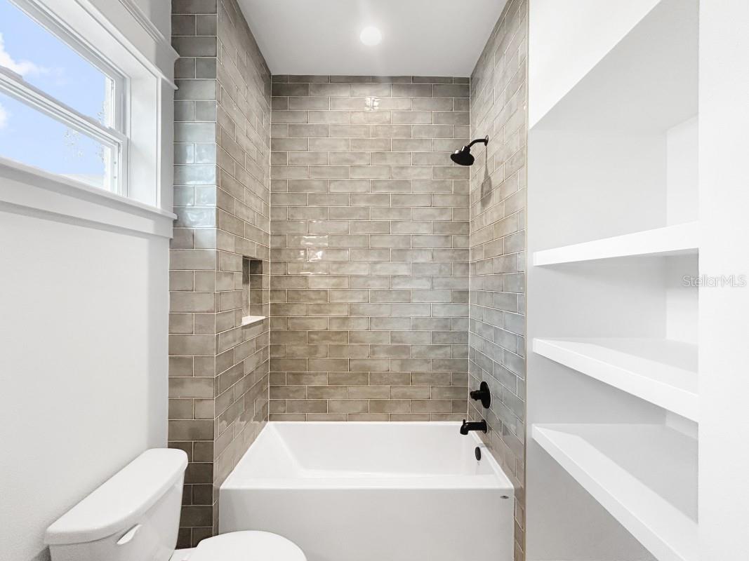 Listing photo id 8 for 1601 Gray Street S