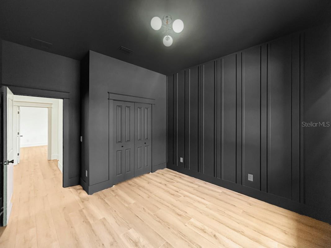 Listing photo id 10 for 1601 Gray Street S