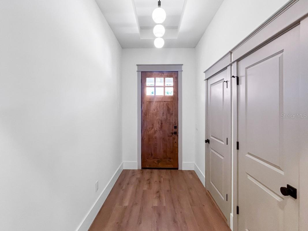 Listing photo id 12 for 1601 Gray Street S