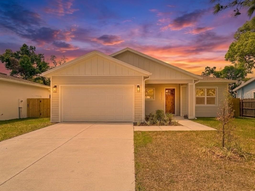 Listing photo id 0 for 1601 Gray Street S