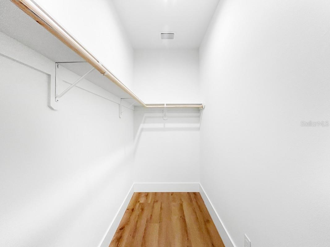 Listing photo id 19 for 1601 Gray Street S