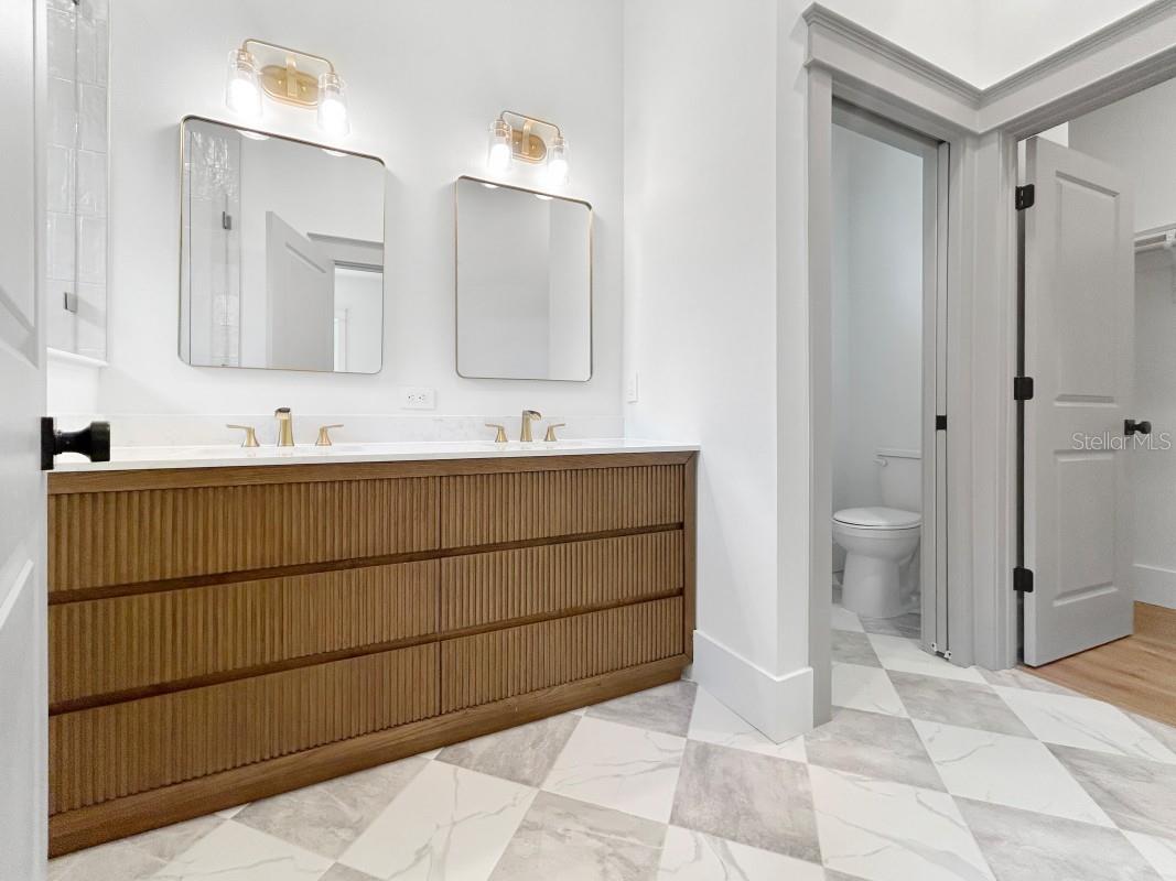 Listing photo id 3 for 1601 Gray Street S