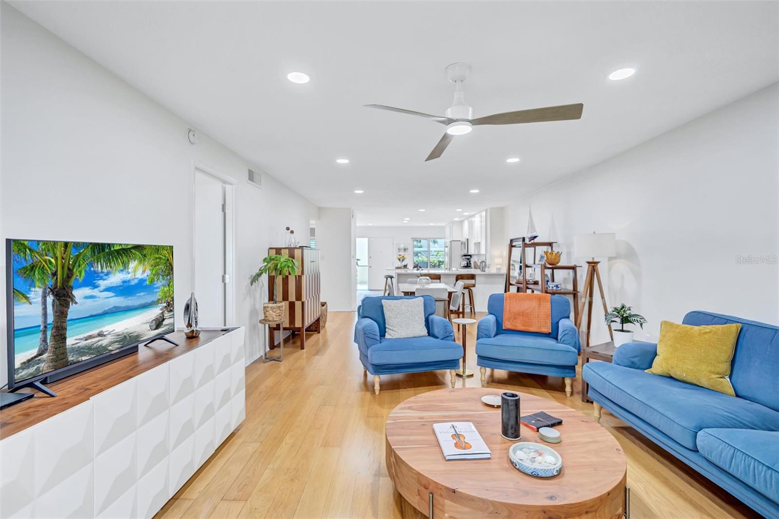 Image 18 of 47 For 1600 1st Avenue W 102a