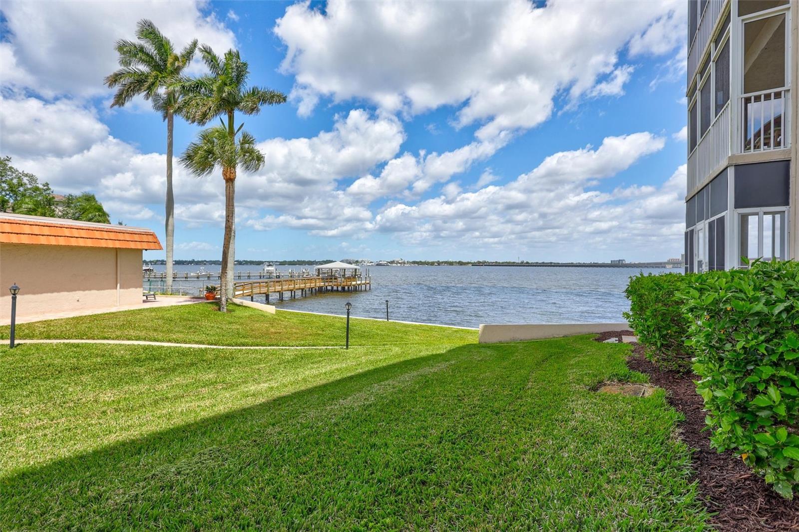 Image 32 of 47 For 1600 1st Avenue W 102a