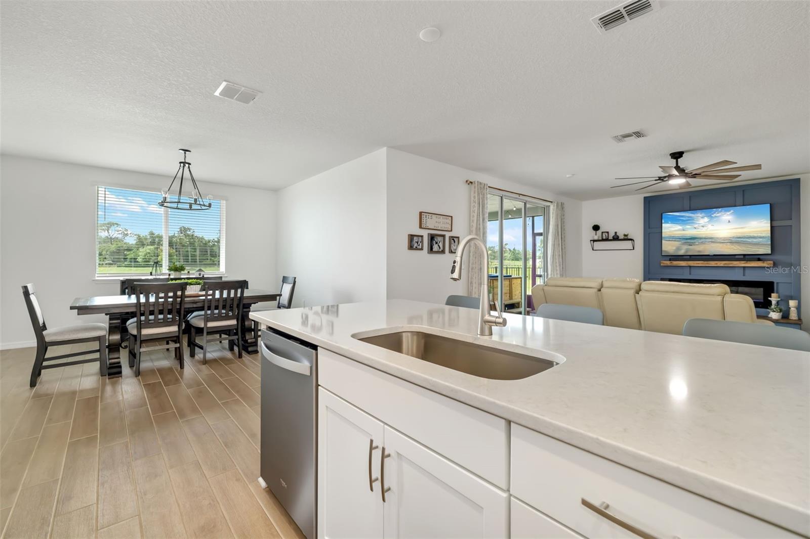 Image 27 of 49 For 14086 Ginnie Springs Way