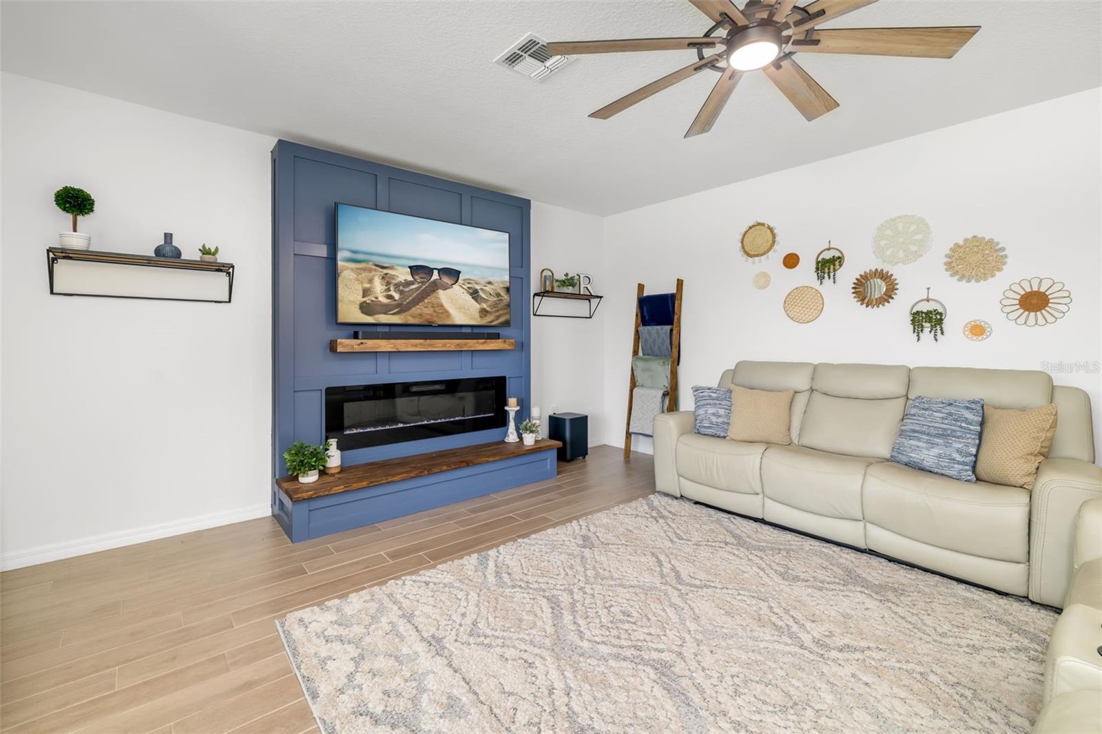 Image 4 of 49 For 14086 Ginnie Springs Way