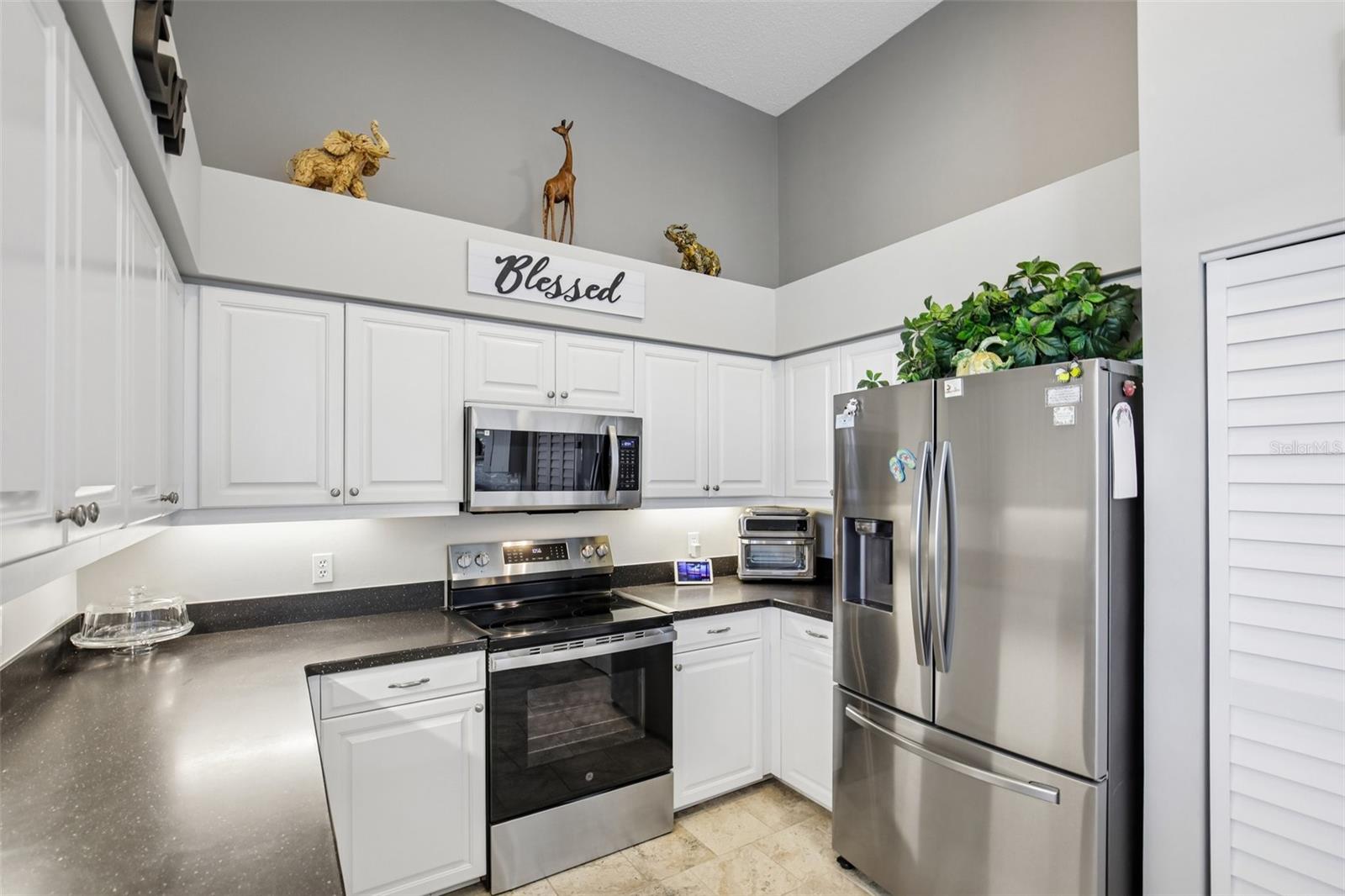 Image 15 of 50 For 667 Crossfield Circle 1