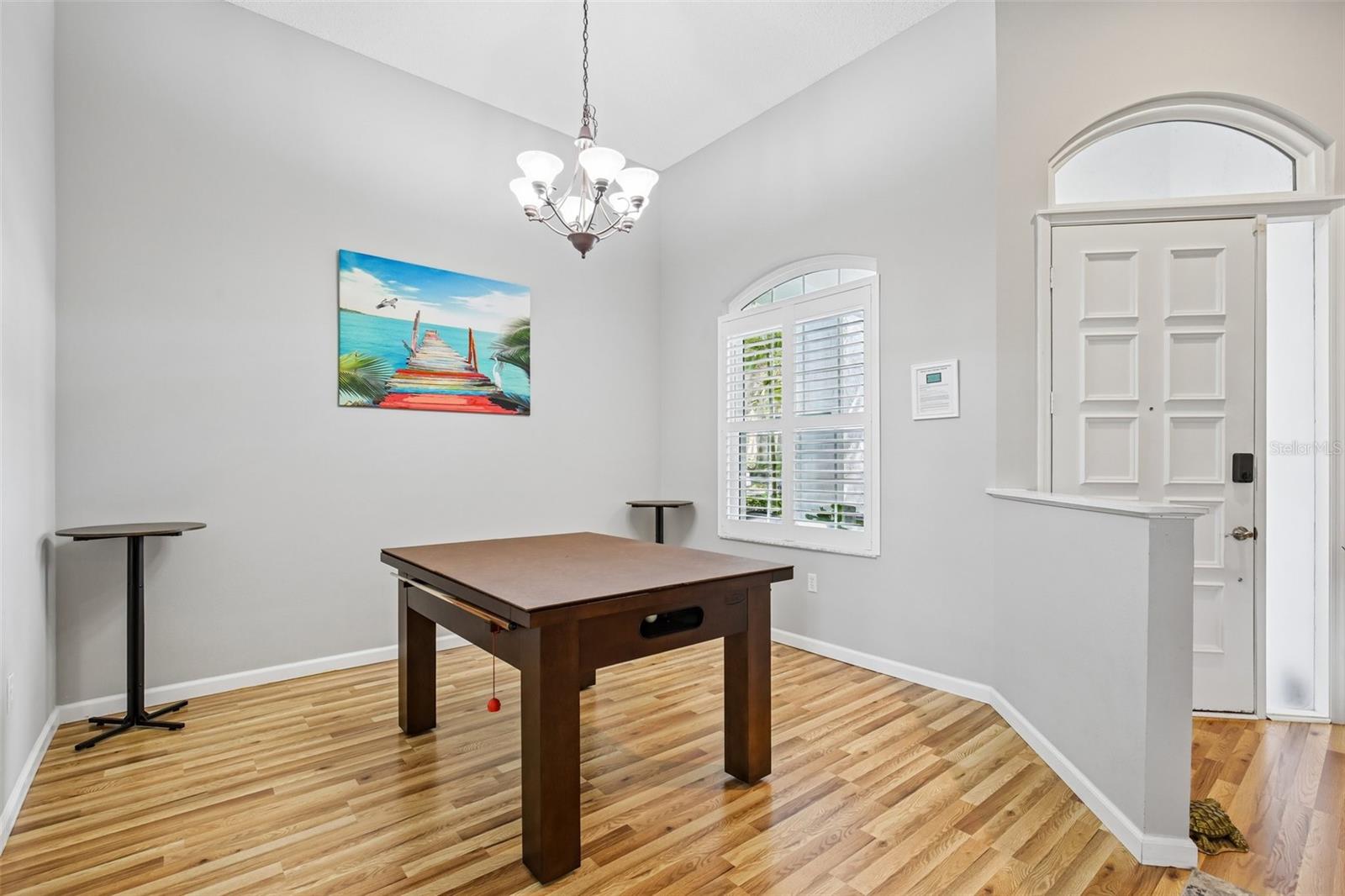 Image 17 of 50 For 667 Crossfield Circle 1