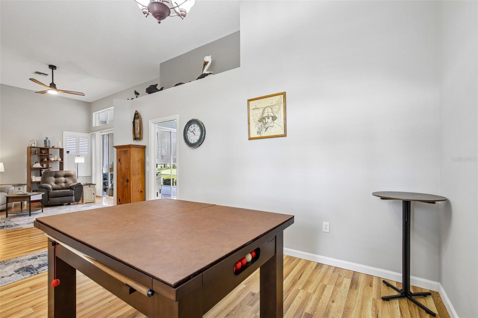 Image 18 of 50 For 667 Crossfield Circle 1