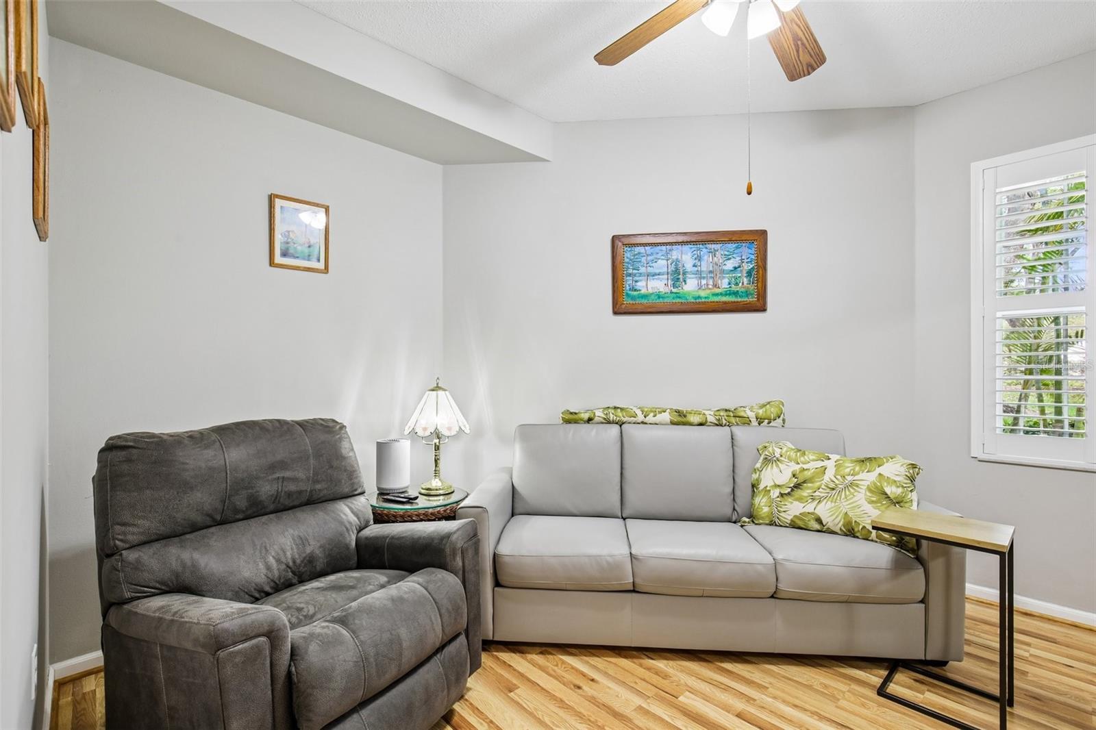 Image 24 of 50 For 667 Crossfield Circle 1