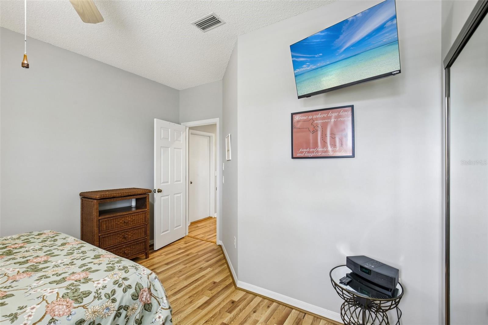 Image 28 of 50 For 667 Crossfield Circle 1