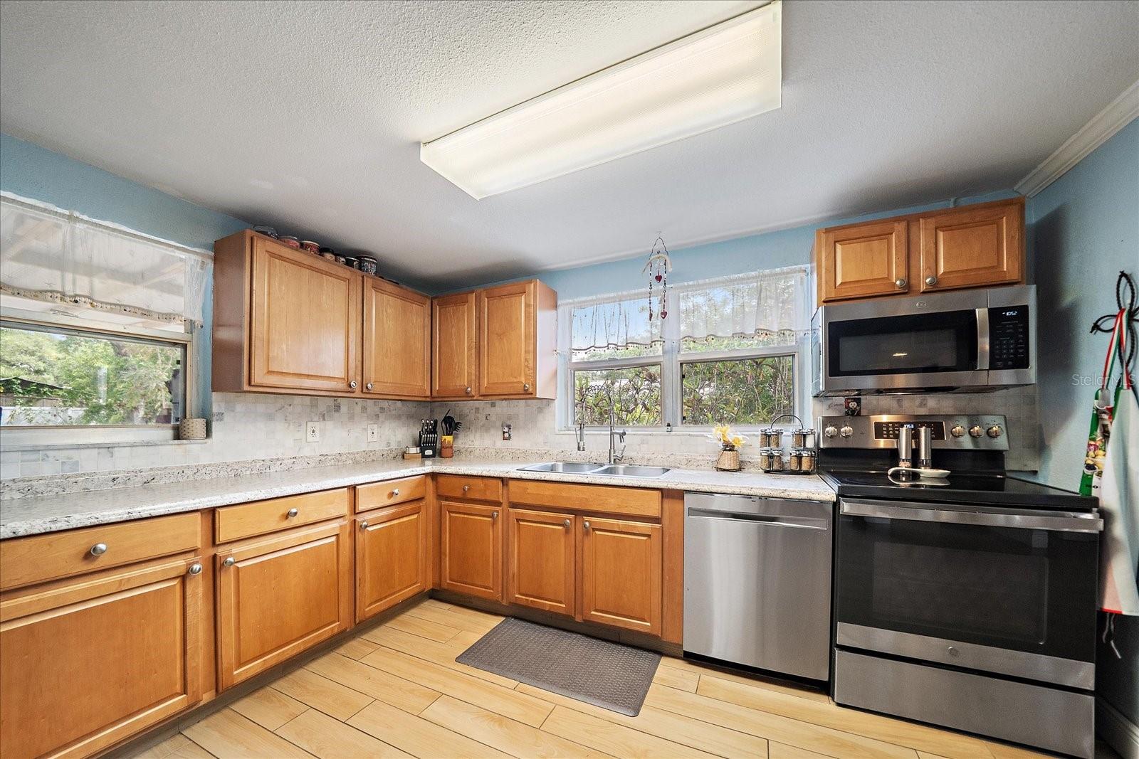 Image 6 of 29 For 2503 53rd Avenue W