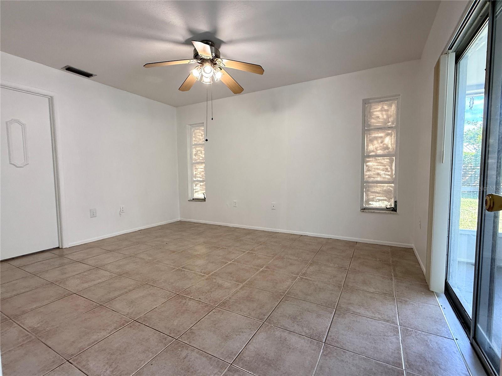 Image 20 of 39 For 5389 Foxwood Drive