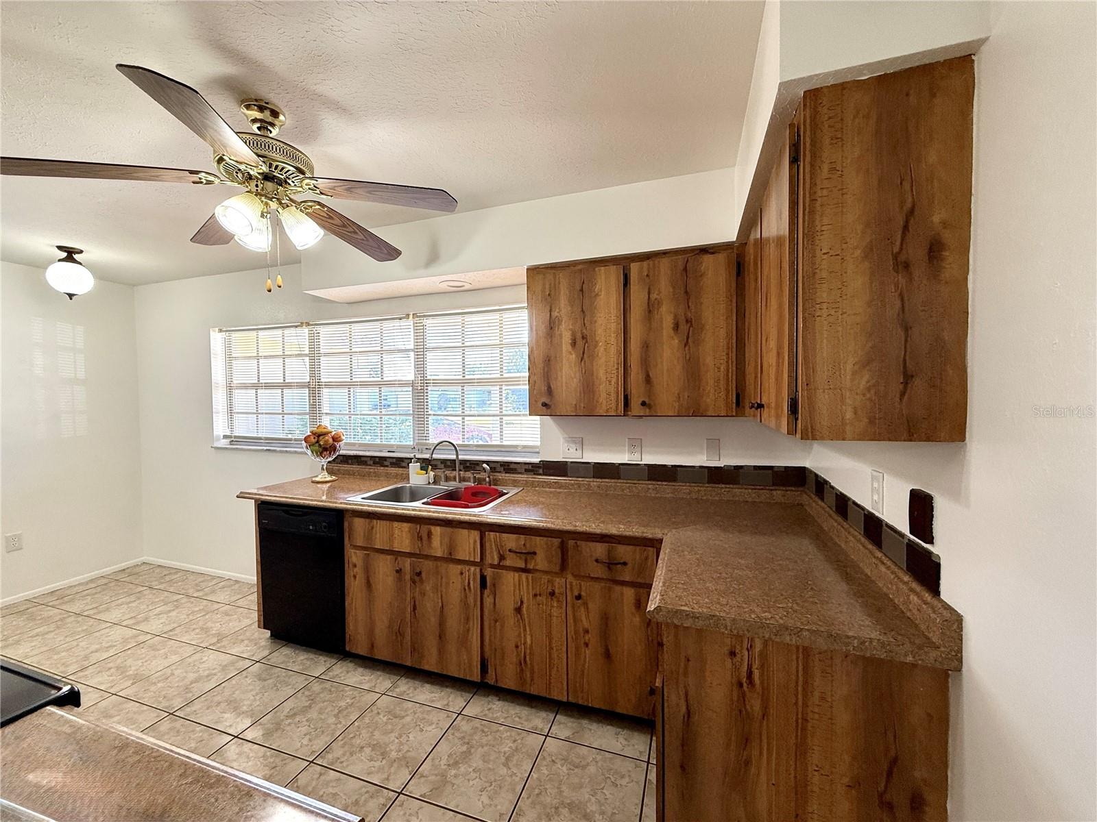 Image 6 of 39 For 5389 Foxwood Drive