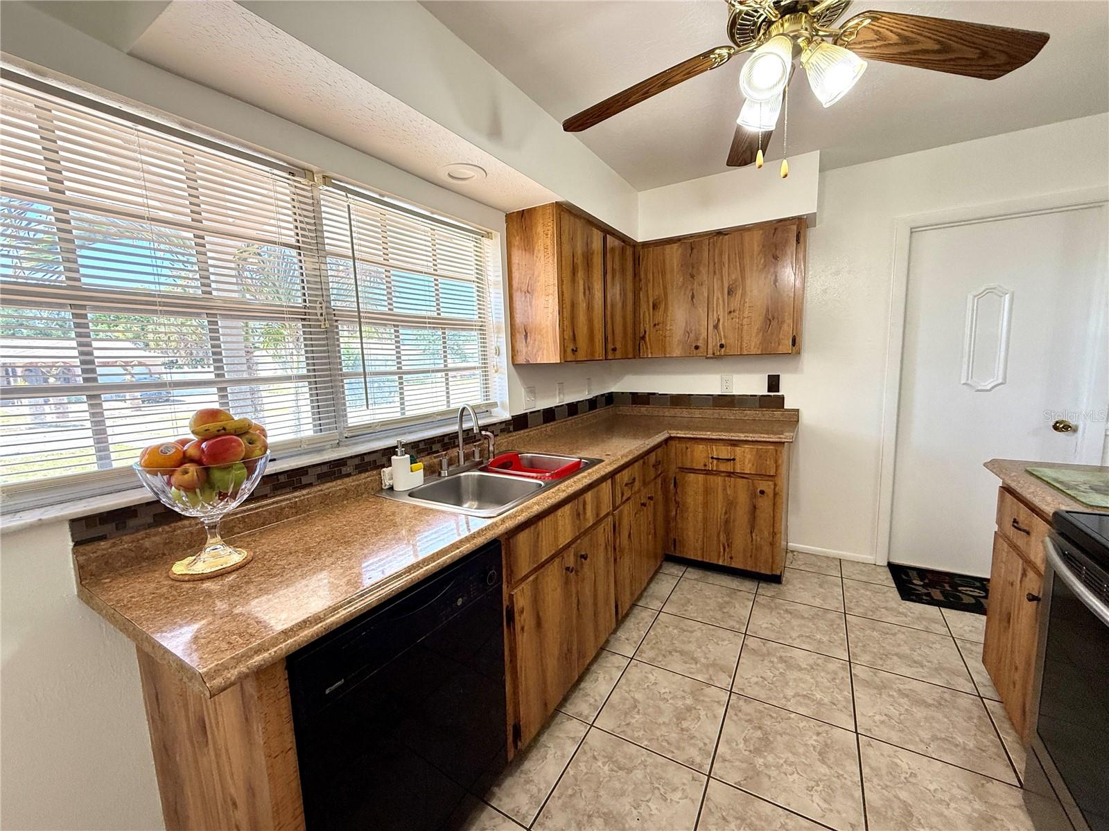 Image 7 of 39 For 5389 Foxwood Drive