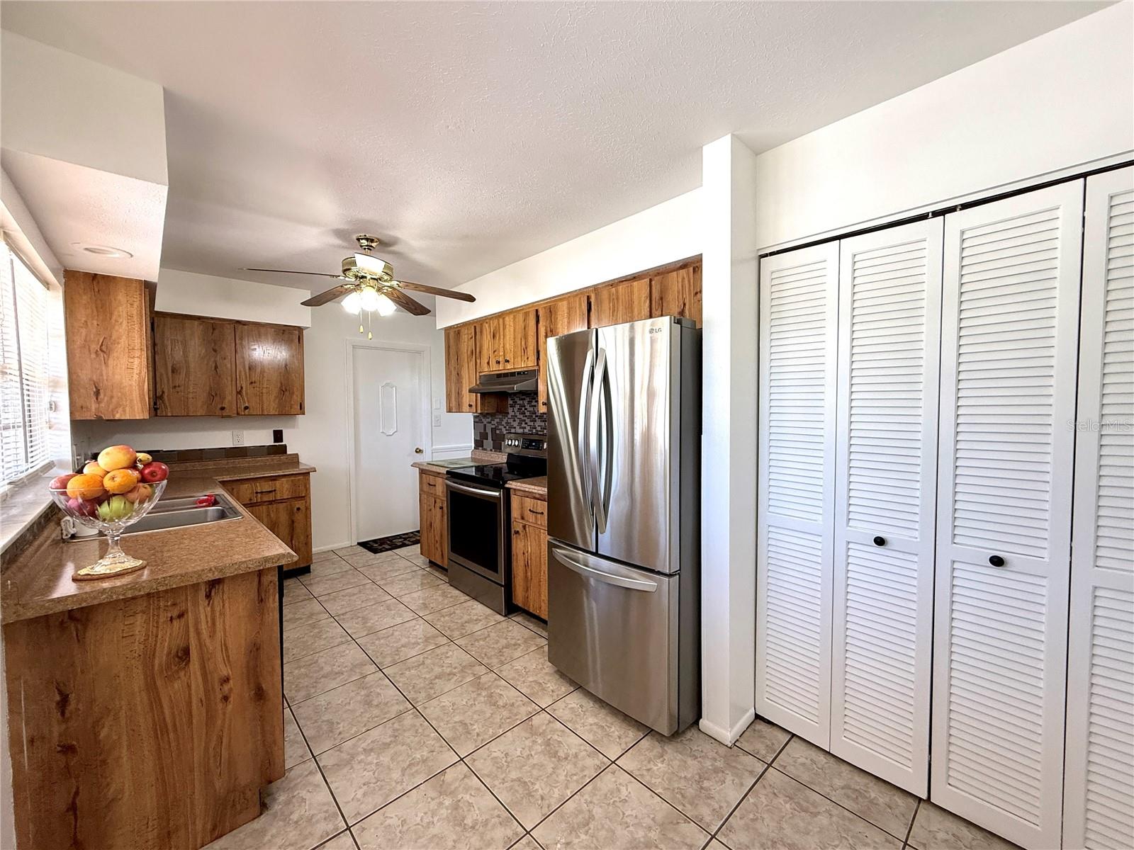 Image 9 of 39 For 5389 Foxwood Drive