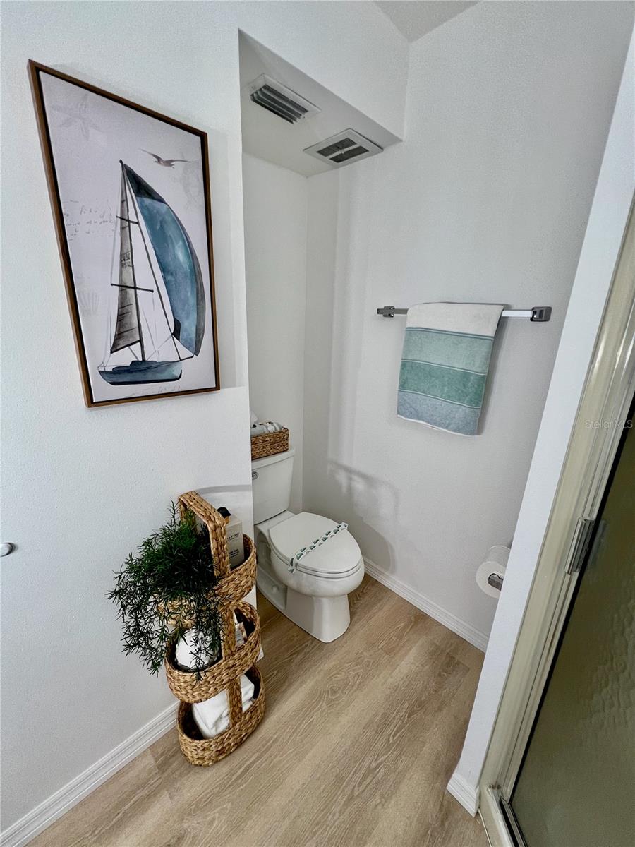 Image 23 of 33 For 3504 Beneva Road 206