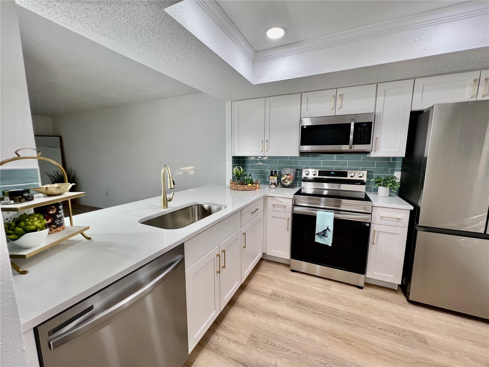 Image 3 of 33 For 3504 Beneva Road 206