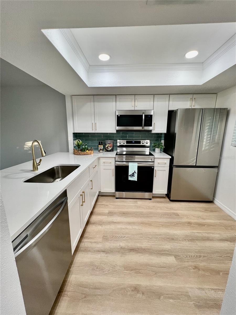 Image 4 of 33 For 3504 Beneva Road 206