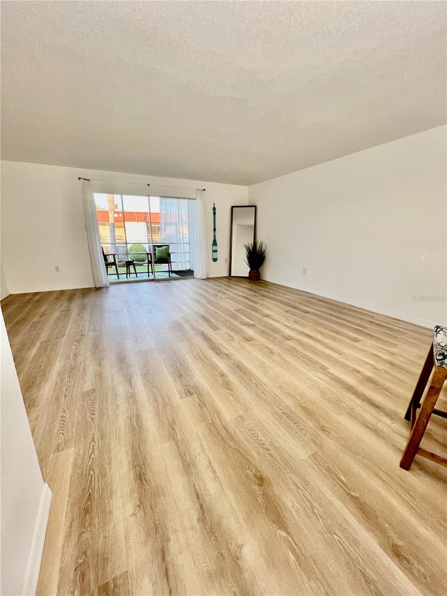 Image 5 of 33 For 3504 Beneva Road 206