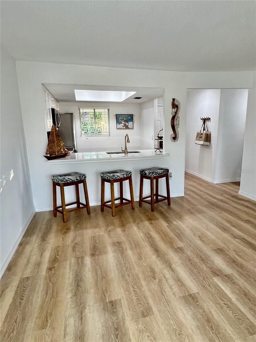 Image 6 of 33 For 3504 Beneva Road 206